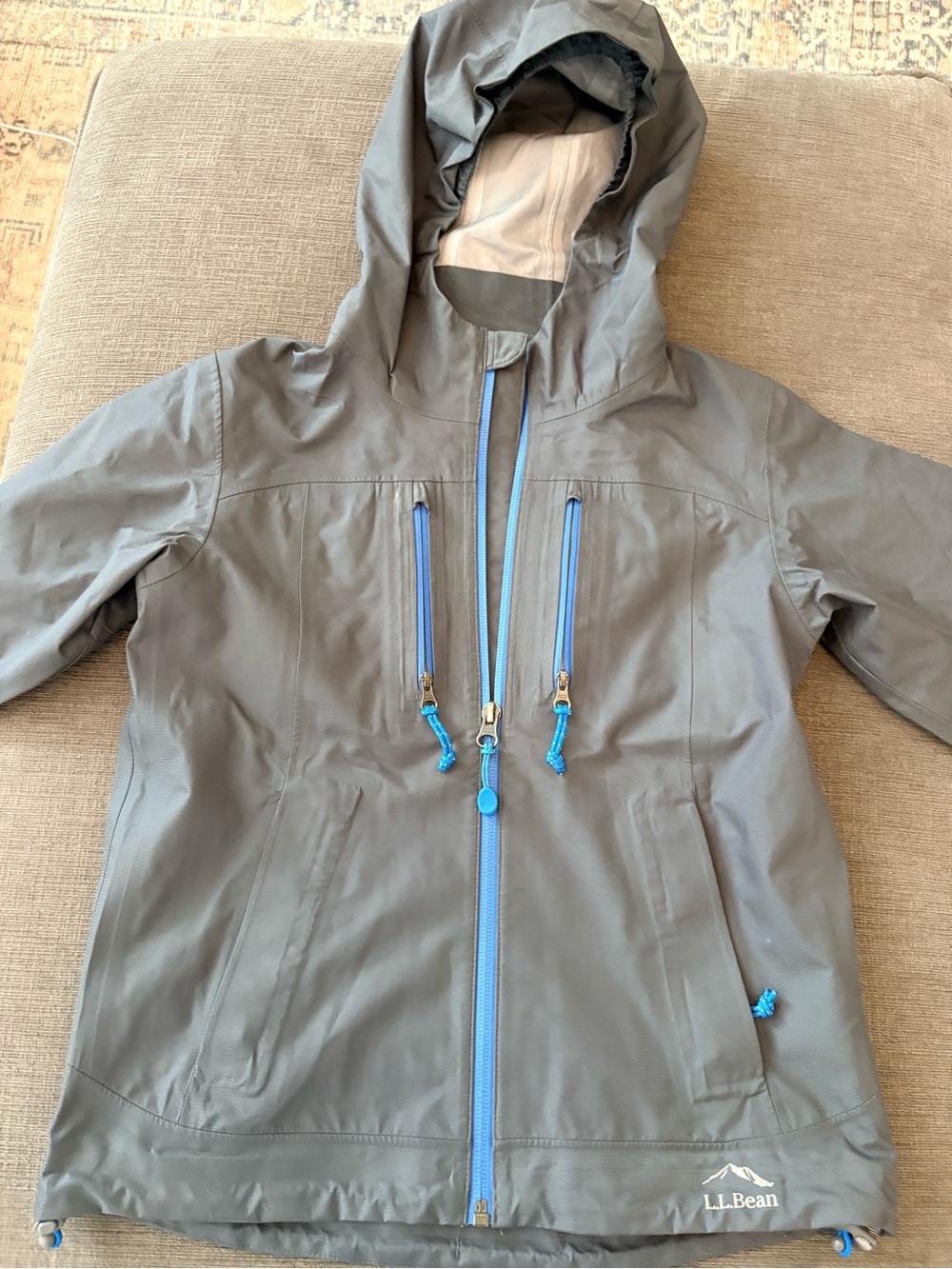 L.L. Bean side 5-6 rain coat great condition